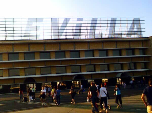 Aeropuerto de Sevilla: a 12 km del centro de la ciudad