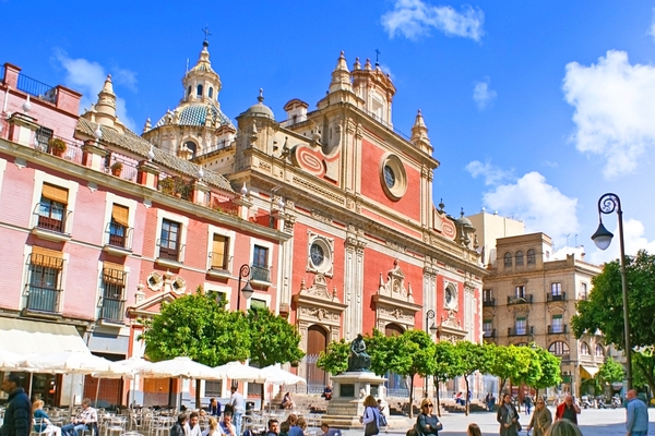 Gazpacho andaluz, rabo de toro y otros platos para degustar en Sevilla