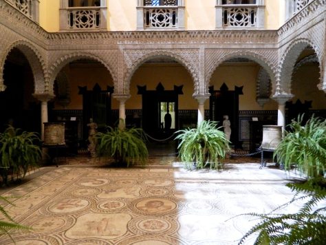 Palacio de Lebrija y Casa Salinas: dos casas-palacio en el Barrio Santa Cruz de Sevilla